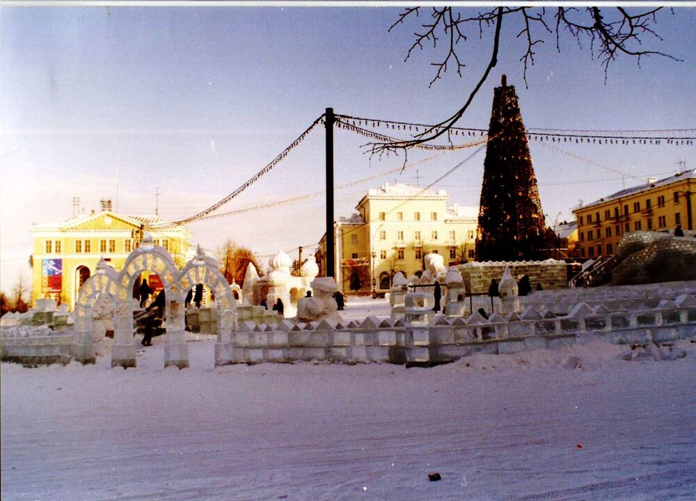 елка на центральной площади 2000 г 1